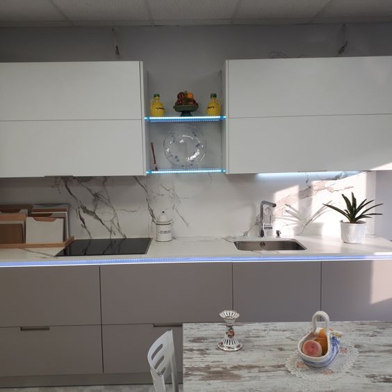 Cocina en blanco